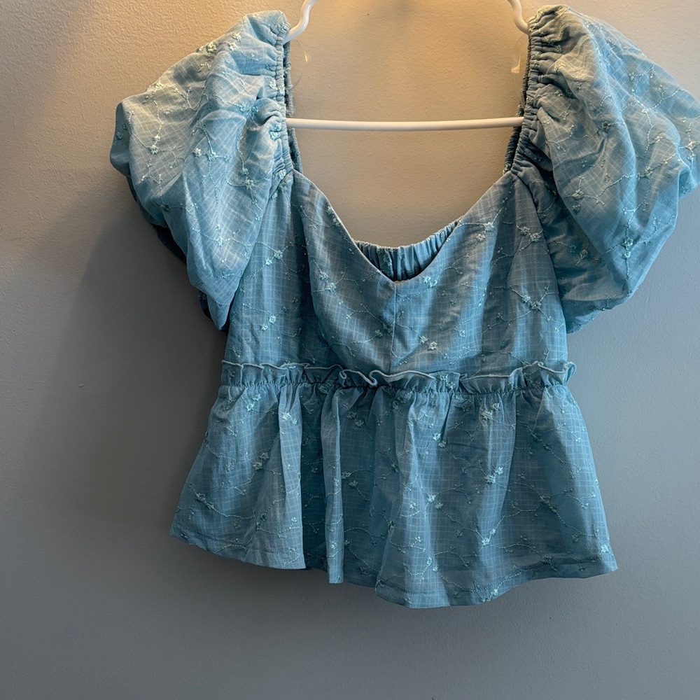 NWT Francesca's Collections Seafoam Puff Sleeve Blouse size small